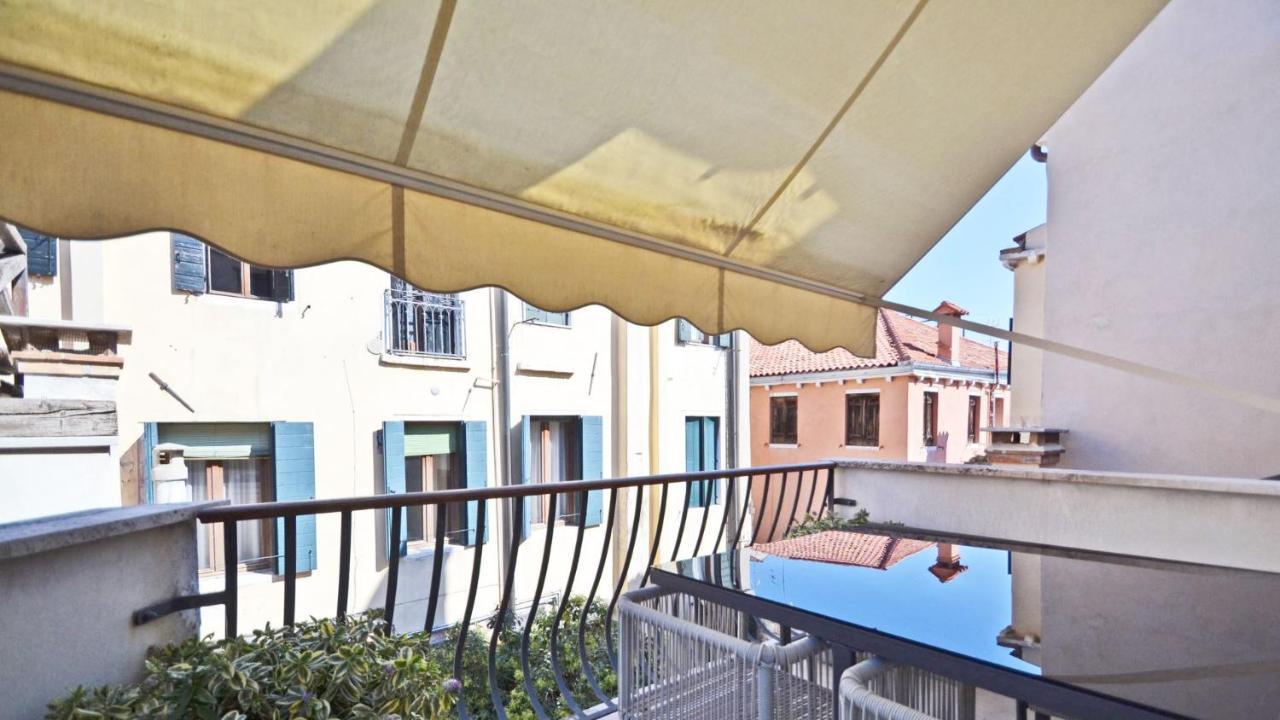 Ai Bareteri Luxury Canal View Βενετία Εξωτερικό φωτογραφία